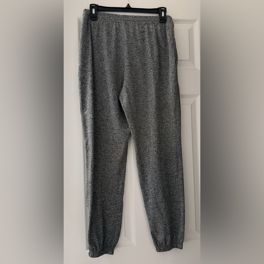 Vuori Women’s Boyfriend Sweatpant - Picture 7 of 9